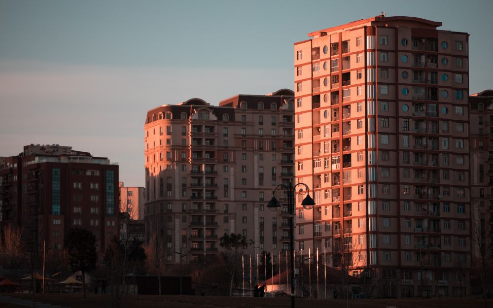 Impact of Rent Freezes on Housing Prices in Riyadh
